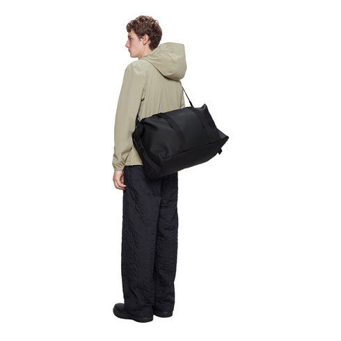 Borsone Unisex in tessuto idrorepellente, con cinghie distintive e chiusura zip