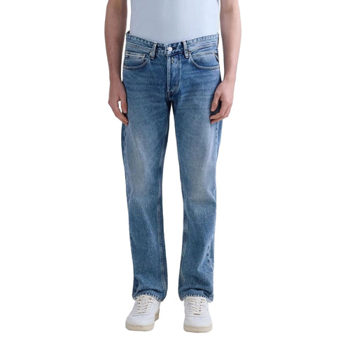 Jeans Uomo cinque tasche, dal lavaggio medio, con gamba dritta