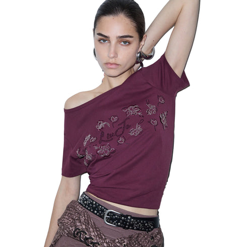 T-shirt Donna con ricami floreali modella