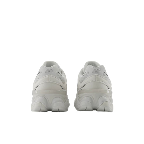 Sneakers da donna con suola chunky 9060 bianco retro