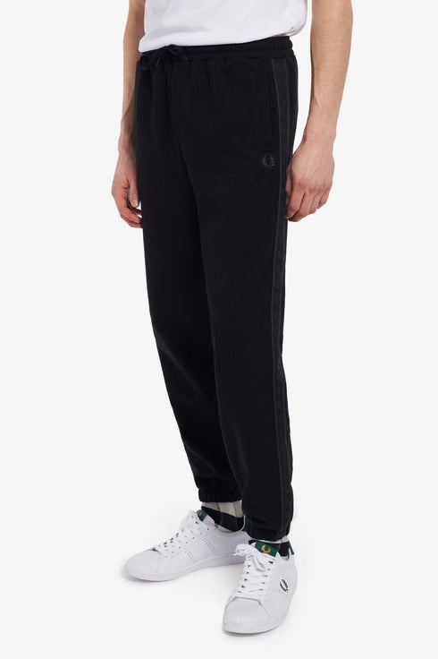 Pantalone Uomo da tuta con fettuccia Nero FRED PERRY- Francavilla Moda