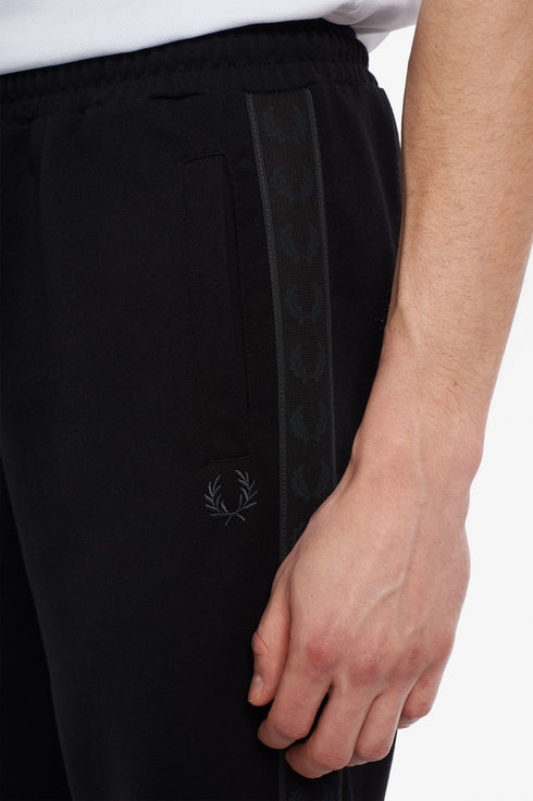 Pantalone Uomo da tuta con fettuccia Nero FRED PERRY- Francavilla Moda