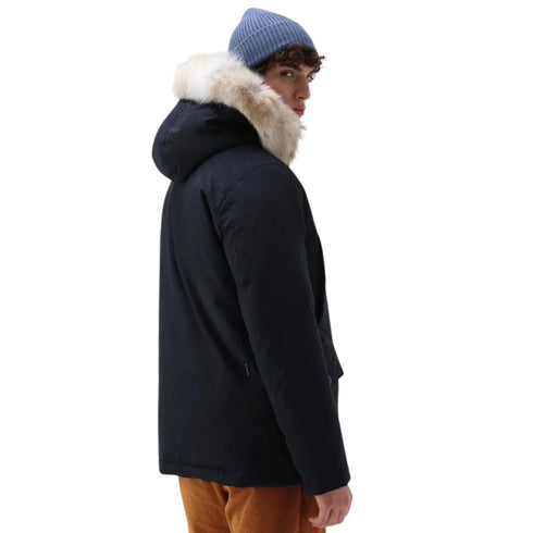 Parka Uomo Arctic Anorak con pelliccia e tracolla interna Blu WOOLRICH- Francavilla Moda