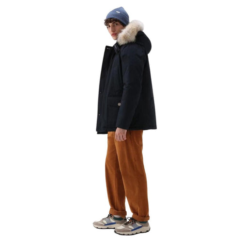 Parka Uomo Arctic Anorak con pelliccia e tracolla interna Blu WOOLRICH- Francavilla Moda