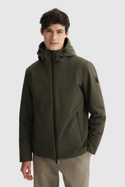 Piumino Uomo Pacific in Soft Shell con cappuccio regolabile Nero WOOLRICH- Francavilla Moda